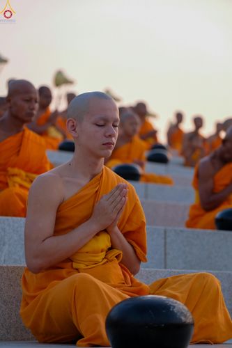 ภาพ No.279719:วันที่ 1 มกราคม พ.ศ.2569 พิธีตักบาตรในวันขึ้นปีใหม่ ณ ลานธรรม วัดพระธรรมกาย