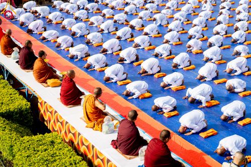 ภาพ No.314101:วันจันทร์ที่ 16 มีนาคม พ.ศ. 2569 พิธีเวียนเทียนประทักษิณ และพิธีบรรพชาสามเณร 500 รูป ณ วิหารมายาเทวี ประเทศเนปาล