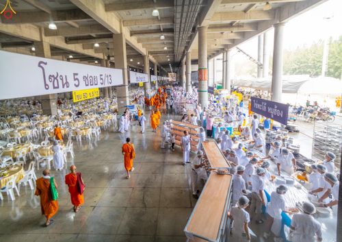 ภาพ No.323750:วันที่ 22 เมษายน พ.ศ.2569(วันคุ้มครองโลก) งานถวายมหาสังฆทาน 40,000 กว่าวัดทั่วประเทศ คณะสงฆ์ฉันภัตตาหารเพล