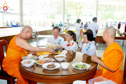 ภาพ No.326746:วันที่ 1 พฤษภาคม พ.ศ.2569 พิธีบุพเปตพลี ครั้งที่ 181 ร่วมอุทิศบุญแด่หมู่ญาติที่ล่วงลับไปแล้ว และสืบทอดอายุพระพุทธศาสนา ณ หอฉันคุณยายอาจารย์ฯ วัดพระธรรมกาย