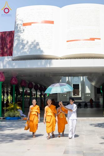 ภาพ No.321412:วันเสาร์ที่ 11 เมษายน พ.ศ.2569 พิธีขอบรรพชา พิธีขอสรณคมณ์และศีล, พิธีถวายบาตร พิธีอุปสมบท โครงการอุปสมบทหมู่ บูชาธรรมหลวงพ่อธัมมชโย พ.ศ.2569 โครงการอุปสมบทหมู่ธรรมทายาท ระดับอุดมศึกษา รุ่น 53 (ภาคฤดูร้อน) ณ วัดพระธรรมกาย ปทุมธานี