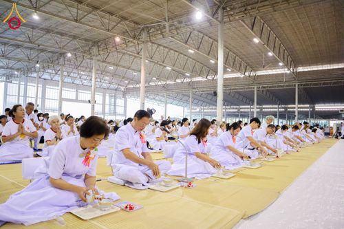 ภาพ No.121224:พิธีถวายภัตตาหารเป็นสังฆทาน แด่คณะพระธรรมยาตราฯ ในโครงการธรรมยาตรากตัญญูบูชา มหาปูชนียาจารย์ พระมงคลเทพมุนี(สด จนฺทสโร) พระผู้ปราบมาร อนุสรณ์สถาน 7 แห่ง ปีที่ 12 วันที่ 30 มกราคม พ.ศ. 2567 ณ สภาธรรมกายสากล วัดพระธรรมกาย