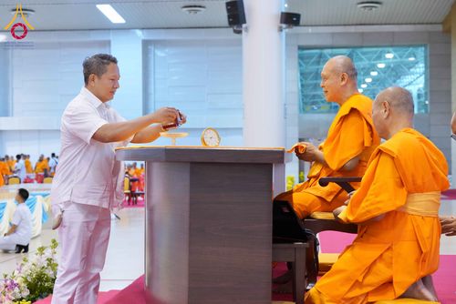 ภาพ No.338027:วันอาทิตย์ต้นเดือน 5 กรกฎาคม พ.ศ.2569 สัมมนาพิเศษ พิธีมอบพระของขวัญ ณ ห้องแก้วสารพัด1 วัดพระธรรมกาย