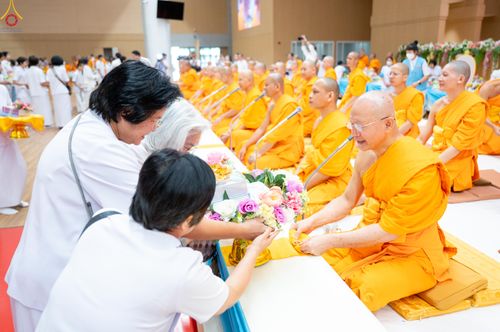 ภาพ No.329087:วันอาทิตย์ที่ 17 พฤษภาคม พ.ศ.2569 พิธีร่วมบุญการศึกษาพระภิกษุสามเณร (หนังสือบาลี นักธรรม ทางก้าวหน้า World-Pec) ณ ห้องแก้วสารพัดนึก 2 วัดพระธรรมกาย