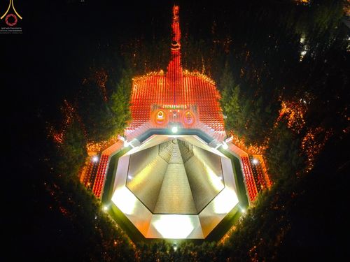 ภาพ No.69375:พิธีจุดประทีปถวายเป็นพุทธบูชา และบูชาธรรมมหาปูชนียาจารย์ ในโครงการธรรมยาตรากตัญญูบูชา มหาปูชนียาจารย์ พระมงคลเทพมุนี(สด จนฺทสโร) พระผู้ปราบมาร ปีที่ 11 ณ อนุสรณ์สถานมหาวิหารพระมงคลเทพมุนี อ.สองพี่น้อง จ.สุพรรณบุรี