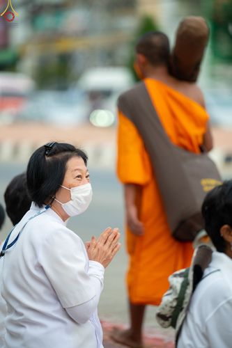 ภาพ No.69027:พิธีต้อนรับพระธรรมยาตรา ในโครงการธรรมยาตรากตัญญูบูชา มหาปูชนียาจารย์ พระมงคลเทพมุนี(สด จนฺทสโร) พระผู้ปราบมาร อนุสรณ์สถาน 7 แห่ง ปีที่ 11 วันที่ 3 มกราคม พ.ศ. 2566 ณ อนุสรณ์สถานมหาวิหารพระมงคลเทพมุนี จ.สุพรรณบุรี