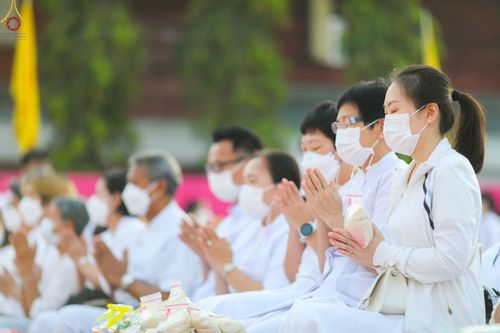 ภาพ No.73593:พิธีตักบาตรพระธรรมยาตราฯ ในโครงการธรรมยาตรากตัญญูบูชา มหาปูชนียาจารย์ พระมงคลเทพมุนี(สด จนฺทสโร) พระผู้ปราบมาร ปีที่ 11 ณ อนุสรณ์สถานลำดับที่ 4 สถานที่เกิดด้วยกายธรรม วัดโบสถ์ (บน) บางคูเวียง อ.บางกรวย จ.นนทบุรี วันที่ 22 มกราคม พ.ศ. 2566