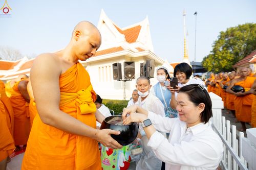 ภาพ No.297671:วันที่ 18 มกราคม พ.ศ. 2569 พิธีตักบาตรพระธรรมยาตรา ณ วัดโบสถ์บน ต.บางคูเวียง จ.นนทบุรี อนุสรณ์สถานลำดับที่ 4 สถานที่เกิดด้วยกายธรรม ในโครงการธรรมยาตรา กตัญญูบูชา มหาปูชนียาจารย์ พระมงคลเทพมุนี(สด จนฺทสโร) พระผู้ปราบมาร อนุสรณ์สถาน 7 แห่ง ปีที่ 14