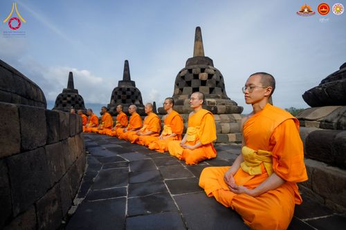 ภาพ No.280103:วันที่ 31 ธันวาคม พ.ศ. 2568 เดินธรรมยาตราที่บรมพุทธโธ อินโดนีเซีย