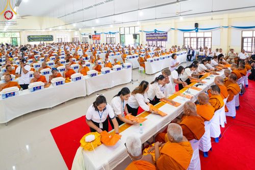 ภาพ No.311101:วันพฤหัสบดีที่ 26 กุมภาพันธ์ พ.ศ. 2569 พิธีถวายสังฆทานแด่คณะสงฆ์ 323 วัด ปีที่ 22 ครั้งที่ 182 พิธีมอบกองทุนหนุนแรงใจช่วยครูใต้ ปีที่ 19 ครั้งที่ 145 และพิธีทำบุญอุทิศส่วนกุศลให้ผู้วายชนม์