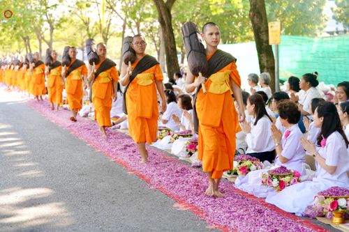 ภาพ No.305811:วันที่ 25 มกราคม พ.ศ. 2569 พิธีต้อนรับพระธรรมยาตรา วัดพระธรรมกาย(ภาพชุดที่ 3) ในโครงการธรรมยาตรา กตัญญูบูชา มหาปูชนียาจารย์ พระมงคลเทพมุนี(สด จนฺทสโร) พระผู้ปราบมาร อนุสรณ์สถาน 7 แห่ง ปีที่ 14