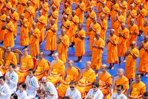 ภาพ No.314164:วันจันทร์ที่ 16 มีนาคม พ.ศ. 2569 พิธีถวายบาตรอัฐบริขาร และพิธีขอนิสัยแก่สามเณรธรรมทายาท 500 รูป ณ วิหารมายาเทวี ประเทศเนปาล