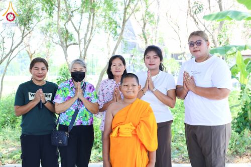 ภาพ No.320943:วันเสาร์ที่ 11 เมษายน พ.ศ.2569 พิธีตักบาตรฉลองสามเณรใหม่ ณ ศูนย์อบรมเยาวชนนครปฐม