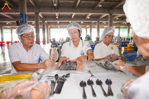 ภาพ No.315064:วันที่ 17-22 มีนาคม พ.ศ.2569 การเตรียมงานมหาสังฆทาน 40,000 กว่าวัดทั่วไทย วันคุ้มครองโลก 22 เมษายน พ.ศ.2569