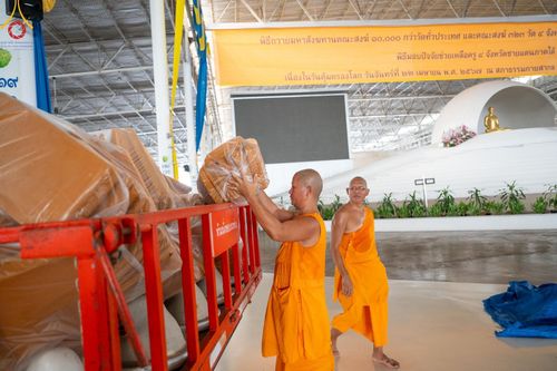 ภาพ No.58459:V.41 เทหมดใจ  ลุยต่อไป ร้อยซาวปี การเตรียมงาน การปฏิบัติงาน และการเก็บงาน ของเจ้าหน้าที่หน่วยงานต่างๆ เพื่อพิธีฉลองอายุวัฒนมงคล 80 ปี หลวงพ่อธัมมชโย และรับถวายมหาสังฆทาน 10,000 กว่าวัดทั่วประเทศ ในวันคุ้มครองโลก จันทร์ที่ 22 เมษายน พ.ศ. 2567