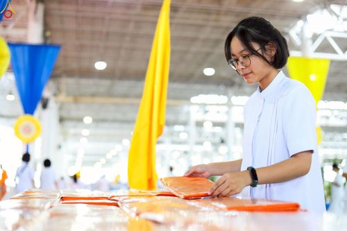 ภาพ No.240926:วันพุธที่ 27 สิงหาคม พ.ศ. 2568 พิธีทอดผ้าป่าเพื่อสร้างอาคาร  82 ปี หลวงพ่อธัมมชโย สมทบกฐินวัดพระธรรมกาย และกฐิน 30,000 วัดทั่วประเทศ ครั้งที่ 1