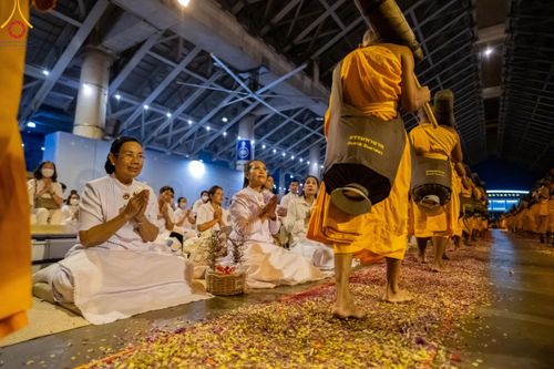 ภาพ No.120547:พิธีต้อนรับพระธรรมยาตรา ในโครงการธรรมยาตรา กตัญญูบูชา มหาปูชนียาจารย์ พระมงคลเทพมุนี(สด จนฺทสโร) พระผู้ปราบมาร อนุสรณ์สถาน 7 แห่ง ปีที่ 12 วันที่ 28 มกราคม พ.ศ. 2567 ณ วัดพระธรรมกาย จ.ปทุมธานี (ชุดที่ 2)