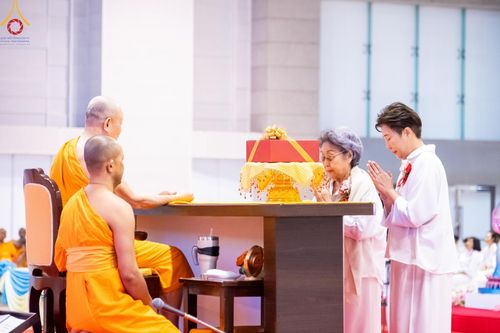 ภาพ No.160357:พิธีทอดผ้าป่าสมทบกฐินวัดพระธรรมกาย และสมทบกฐิน 30,000 วัดทั่วไทย ครั้งที่ 3 ณ สภาธรรมกายสากล วัดพระธรรมกาย วันพฤหัสบดีที่ 10 ตุลาคม พ.ศ. 2567