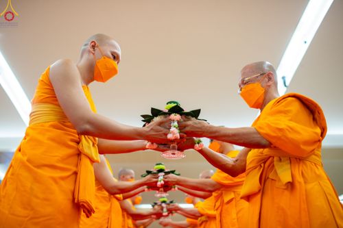 ภาพ No.84701:พิธีบรรจุพระบรมสารีริกธาตุภายในเกตุดอกบัวตูม องค์พระประธาน ณ ห้องแก้วสารพัดนึก 2 วัดพระธรรมกาย ในวันอาสาฬหบูชา อังคารที่ 1 สิงหาคม พ.ศ.2566