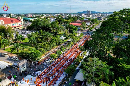 ภาพ No.349173:วันอาทิตย์ที่ 13 กันยายน พ.ศ. 2569 ตักบาตรพระ 1,000 รูป ยะลา ถวายเป็นพุทธบูชาเเละพระราชกุศล  ทำบุญเมืองยะลา 235 ปี  ณ ถนนสุขยางค์ (เฉลิมพระเกียรติ)  อำเภอเมือง จังหวัดยะลา