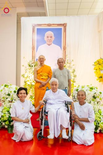 ภาพ No.314735:วันเสาร์ที่ 21 มีนาคม พ.ศ. 2569 พิธีบำเพ็ญกุศล คุณพ่อณรงค์ จินตมากุล  สิริอายุ 99 ปี 11 เดือน โยมบิดา พระครูปลัดรัตนวีรวัฒน์ (รังสฤษดิ์ อิทฺธิจินตโก) ที่ปรึกษาเจ้าคณะจังหวัดปทุมธานี เจ้าอาวาสวัดพระธรรมกาย  ณ ห้องปลูกศรัทธา 2 วัดพระธรรมกาย ปทุมธานี