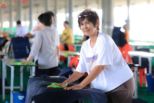 ภาพ No.322718:วันที่ 15-18 เมษายน พ.ศ.2569 การเเตรียมโต๊ะฉัน , เตรียมจุดพักค้าง , เรียงเก้าอี้ , เรียงกล่องไทยธรรม  เพื่องานถวายมหาสังฆทาน 40,000 กว่าวัดทั่วประเทศ วันคุ้มครองโลก 22 เมษายน พ.ศ.2569 วัดพระธรรมกาย