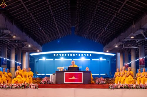 ภาพ No.280428:วันที่ 31 ธันวาคม พ.ศ.2568 -วันที่ 1 มกราคม พ.ศ.2569 พิธีฉลองชัยสวดมนต์บทธัมมจักกับปปวัตนสูตร ครบ 8,000,000,000 จบ , พิธีสวดมนต์ข้ามปี ณ วัดพระธรรมกาย