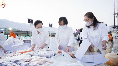 ภาพ No.71158:พิธีถวายภัตตาหารเป็นสังฆทาน แด่คณะพระธรรมยาตราฯ ในโครงการธรรมยาตราฯ ปีที่ 11 ณ อนุสรณ์สถานคลองบางนางแท่น อ.สามพราน จ.นครปฐม วันที่ 14 มกราคม พ.ศ. 2566