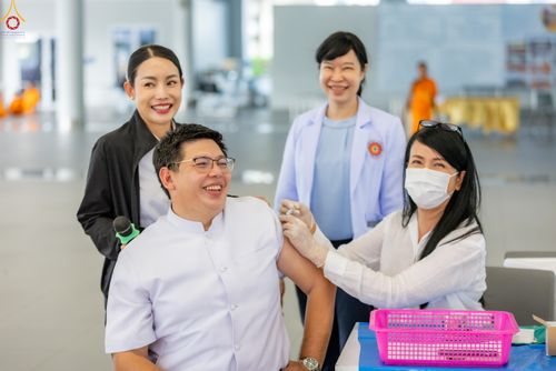 ภาพ No.331898:วันที่ 5 พฤษภาคม พ.ศ.2569 ศูนย์การแพทย์บุญรักษา ร่วมกับคลินิกใจใส จัดถวายวัคซีนป้องกันไข้หวัดใหญ่  แด่คณะพระภิกษุสามเณรกว่า 500 รูป