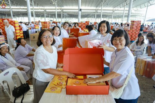 ภาพ No.322116:วันที่ 14 เมษายน พ.ศ.2569 การเตรียมกล่องไทยธรรม วันสุดท้าย เพื่องานถวายมหาสังฆทาน 40,000 กว่าวัดทั่วประเทศ วันคุ้มครองโลก 22 เมษายน พ.ศ.2569 วัดพระธรรมกาย