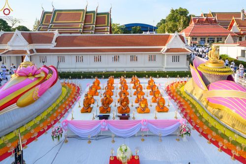 ภาพ No.73240:พิธีจุดประทีปถวายเป็นพุทธบูชา และบูชาธรรมมหาปูชนียาจารย์ ในโครงการธรรมยาตรากตัญญูบูชา มหาปูชนียาจารย์ พระมงคลเทพมุนี(สด จนฺทสโร) พระผู้ปราบมาร ปีที่ 11 ณ อนุสรณ์สถานลำดับที่ 4 สถานที่เกิดด้วยกายธรรม วัดโบสถ์ (บน) บางคูเวียง อ.บางกรวย จ.นนทบุรี วันที่ 21 