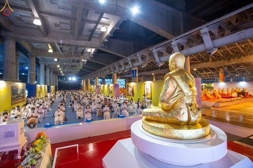 ภาพ No.68624:พิธีสวดมนต์ข้ามปี วันที่ 31 ธันวาคม พ.ศ. 2565 ณ มหารัตนวิหารคด วัดพระธรรมกาย จ.ปทุมธานี