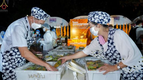 ภาพ No.71436:พิธีถวายภัตตาหารเป็นสังฆทาน แด่คณะพระธรรมยาตราฯ ในโครงการธรรมยาตรากตัญญูบูชา มหาปูชนียาจารย์ พระมงคลเทพมุนี(สด จนฺทสโร) พระผู้ปราบมาร อนุสรณ์สถาน 7 แห่ง ปีที่ 11 วันที่ 16 มกราคม พ.ศ. 2566