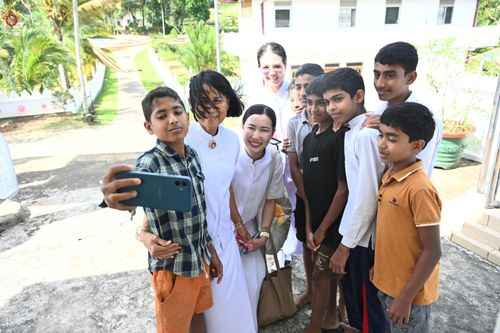 ภาพ No.284338:วันที่ 28 ตุลาคม พ.ศ.2568 กฐินสมทบต่างประเทศ โดยคณะศิษยานุศิษย์ บูชาธรรม 81 ปี หลวงพ่อธัมมชโย ณ วัดศรีสุคตาราม บาลังโกด้า ศรีลังกา