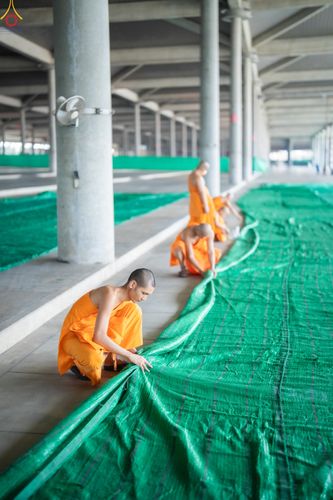 ภาพ No.322375:วันที่ 16 เมษายน พ.ศ.2569 การจัดเตรียมเบาะรองนอน เช็ดทำความสะอาด  เพื่องานถวายมหาสังฆทาน 40,000 กว่าวัดทั่วประเทศ วันคุ้มครองโลก 22 เมษายน พ.ศ.2569 วัดพระธรรมกาย