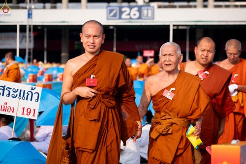 ภาพ No.323948:วันที่ 22 เมษายน พ.ศ.2569 (วันคุ้มครองโลก) พิธีถวายมหาสังฆทาน 40,000 กว่าวัดทั่วประเทศ ณ ลานธรรม พระมหาธรรมกายเจดีย์ วัดพระธรรมกาย