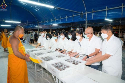 ภาพ No.74603:พิธีถวายภัตตาหารเป็นสังฆทาน แด่คณะพระธรรมยาตราฯ ในโครงการธรรมยาตรากตัญญูบูชา มหาปูชนียาจารย์ พระมงคลเทพมุนี(สด จนฺทสโร) พระผู้ปราบมาร อนุสรณ์สถาน 7 แห่ง ปีที่ 11 วันที่ 28 มกราคม พ.ศ. 2566