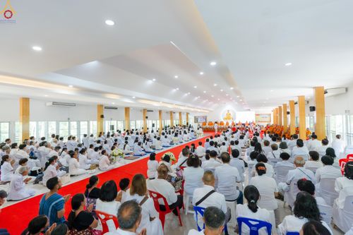 ภาพ No.331671:วันพุธที่ ๓ มิถุนายน พ.ศ.๒๕๖๙ พิธีทอดผ้าป่า ปฏิบัติธรรมกลั่นแผ่นดิน พิธีโปรยรัตนชาติ  และ พิธีตอกเสาเข็ม มงคลต้นแรก สถาปนา "องค์พระเจดีย์เพื่อสร้างสันติภาพโลก"  องค์แรก ครั้งแรกของลำปาง ประตูสู่ภาคเหนือ  ณ ศูนย์ปฏิบัติธรรมเถินเทิดธรรม อ.เถิน จ.ลำปาง