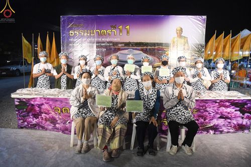 ภาพ No.74101:พิธีถวายภัตตาหารเป็นสังฆทาน แด่คณะพระธรรมยาตราฯ ในโครงการธรรมยาตรากตัญญูบูชา มหาปูชนียาจารย์ พระมงคลเทพมุนี(สด จนฺทสโร) พระผู้ปราบมาร อนุสรณ์สถาน 7 แห่ง ปีที่ 11 วันที่ 25 มกราคม พ.ศ. 2566