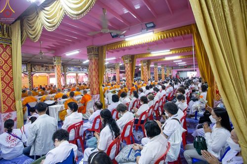 ภาพ No.73712:พิธีเจริญพระพุทธมนต์ ปฏิบัติธรรม มอบทุนการศึกษา ถวายสังฆทาน 106 วัด เพื่อถวายเป็นพุทธบูชา และขับเคลื่อนโครงการหมู่บ้านรักษาศีล 5  โดยคณะสงฆ์จังหวัดนนทบุรี คณะศิษยานุศิษย์วัดพระธรรมกาย โครงการธรรมยาตราฯ ปีที่ 11 ณ วัดตะเคียน อ.บางกรวย จ.นนทบุรี วันที่ 21 