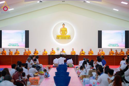 ภาพ No.321792:วันที่ 12 เมษายน พ.ศ.2569 ตักบาตรสงกรานต์ฉลองสามเณรใหม่  ณ ศูนย์ปฏิบัติธรรมระยอง(บ้านช่องลม)