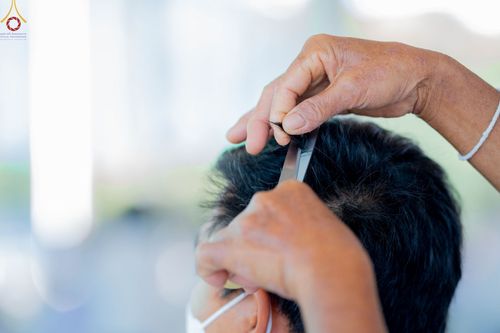 ภาพ No.63595:พิธีปลงผมนาคธรรมทายาท โครงการอุปสมบทบูชาธรรม มหาปูชนียาจารย์ประจำปี 2565 วันที่ 19 พฤศจิกายน พ.ศ. 2565 ณ สภาธรรมกายสากล วัดพระธรรมกาย