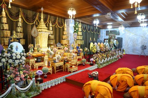 ภาพ No.286258:วันที่ 12 กรกฎาคม พศ.2568 (แรม 2 ค่ำ เดือน 8) พระภิกษุวัดพระธรรมกาย ทำวัตรพระผู้ใหญ่ เนื่องในวันเข้าพรรษา