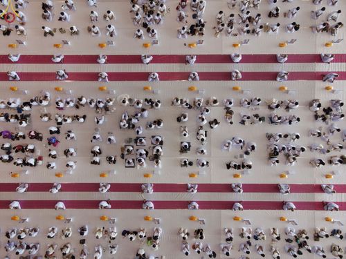 ภาพ No.63895:พิธีขอขมาและมอบผ้าไตรแด่นาคธรรมทายาท โครงการอุปสมบทบูชาธรรมมหาปูชนียาจารย์ วันอาทิตย์ที่ 20 พฤศจิกายน พ.ศ. 2565