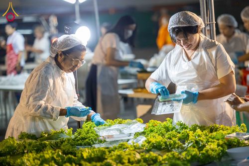 ภาพ No.297806:วันที่ 19 มกราคม พ.ศ. 2569 พิธีถวายภัตตาหารเป็นสังฆทาน แด่พระธรรมยาตรา ณ อนุสรณ์สถานบางปลา วัดบางปลา อำเภอบางเลน จังหวัดนครปฐม ในโครงการธรรมยาตรา กตัญญูบูชา มหาปูชนียาจารย์ พระมงคลเทพมุนี(สด จนฺทสโร) พระผู้ปราบมาร อนุสรณ์สถาน 7 แห่ง ปีที่ 14