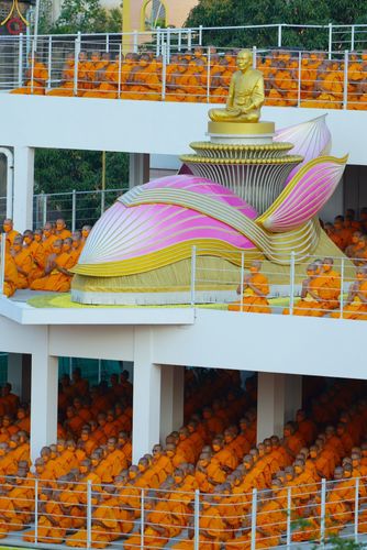 ภาพ No.74315:พุทธบุตรธรรมยาตรา ปฏิบัติธรรมและบันทึกภาพประวัติศาสตร์ ในโครงการธรรมยาตรากตัญญูบูชา มหาปูชนียาจารย์ พระมงคลเทพมุนี(สด จนฺทสโร) พระผู้ปราบมาร อนุสรณ์สถาน 7 แห่ง ปีที่ 11 ณ อนุสรณ์สถานลำดับที่ 6 สถานที่ค้นคว้าและเผยแผ่วิชาธรรมกาย วัดปากน้ำภาษีเจริญ กรุงเทพ