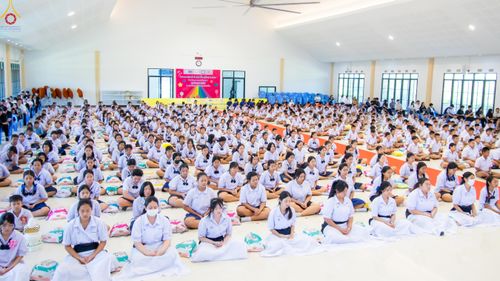 ภาพ No.283935:วันที่ 18 พฤศจิกายน พ.ศ. 2568 พิธีทอดกฐินสามัคคีทั่วไทย 30,000 วัด  โดยคณะศิษยานุศิษย์ บูชาธรรม 81 ปี  หลวงพ่อธัมมชโย  ณ วัดสวายสอ จ.บุรีรัมย์