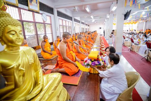 ภาพ No.71664:พระธรรมยาตรา ปฏิบัติศาสนกิจ ทำนุบำรุงศาสนสถาน, สวดธรรมจักร ,ปฏิบัติธรรม ร่วมกับชุมชน,นักเรียนเด็กดีวีสตาร์ และร่วมพิธีทอดผ้าป่าบำรุงศาสนสถาน ในโครงการธรรมยาตรากตัญญูบูชา มหาปูชนียาจารย์ พระมงคลเทพมุนี(สด จนฺทสโร) พระผู้ปราบมาร อนุสรณ์สถาน 7 แห่ง ปีที่ 11