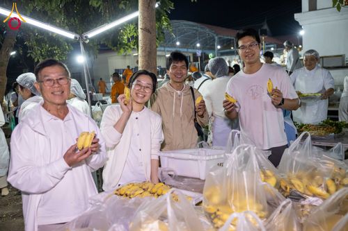 ภาพ No.293705:วันที่ 14 มกราคม พ.ศ. 2569  พิธีถวายภัตตาหารเป็นสังฆทาน แด่พระธรรมยาตรา  ณ วัดสองพี่น้อง ต.ต้นตาล อ.สองพี่น้อง จ.สุพรรณบุรี  ในโครงการธรรมยาตรา กตัญญูบูชา มหาปูชนียาจารย์  พระมงคลเทพมุนี(สด จนฺทสโร) พระผู้ปราบมาร  อนุสรณ์สถาน 7 แห่ง ปีที่ 14