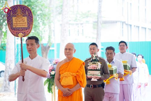 ภาพ No.308981:วันอาทิตย์ที่ 8 กุมภาพันธ์ พ.ศ. 2569  พิธีต้อนรับพระบัญชาสมเด็จพระสังฆราช แต่งตั้ง  “พระครูปลัดรัตนวีรวัฒน์” (รังสฤษดิ์ อิทฺธิจินฺตโก) เจ้าอาวาสวัดพระธรรมกาย ให้ดำรงตำแหน่ง “ที่ปรึกษาเจ้าคณะจังหวัดปทุมธานี”